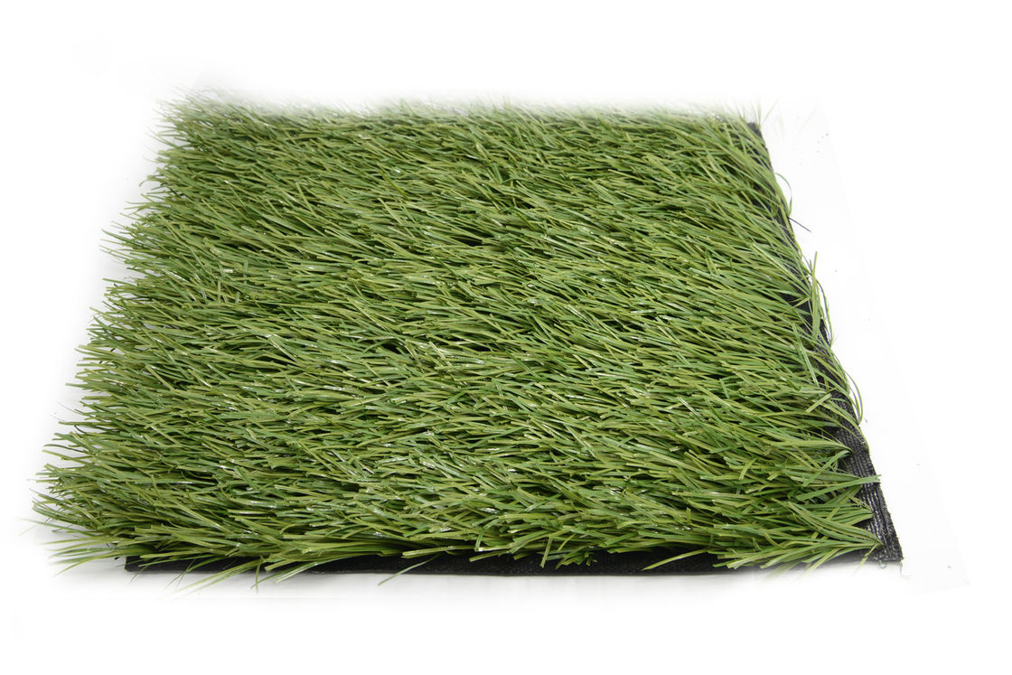De plastic Mat van het Voetbal Synthetische Gras, Groen Vals Synthetisch Voetbalgebied