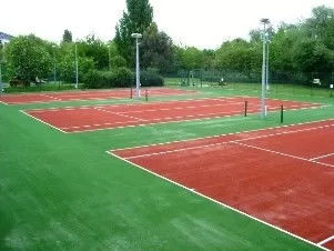 De tennisbaan kleurde Vals Gras